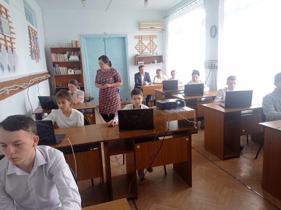 В школах республики начался новый цикл мероприятий проекта "Урок цифры"