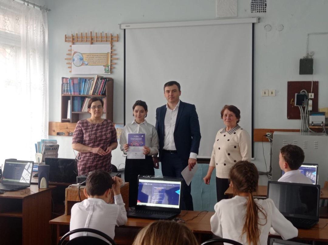 В школах республики начался новый цикл мероприятий проекта "Урок цифры"